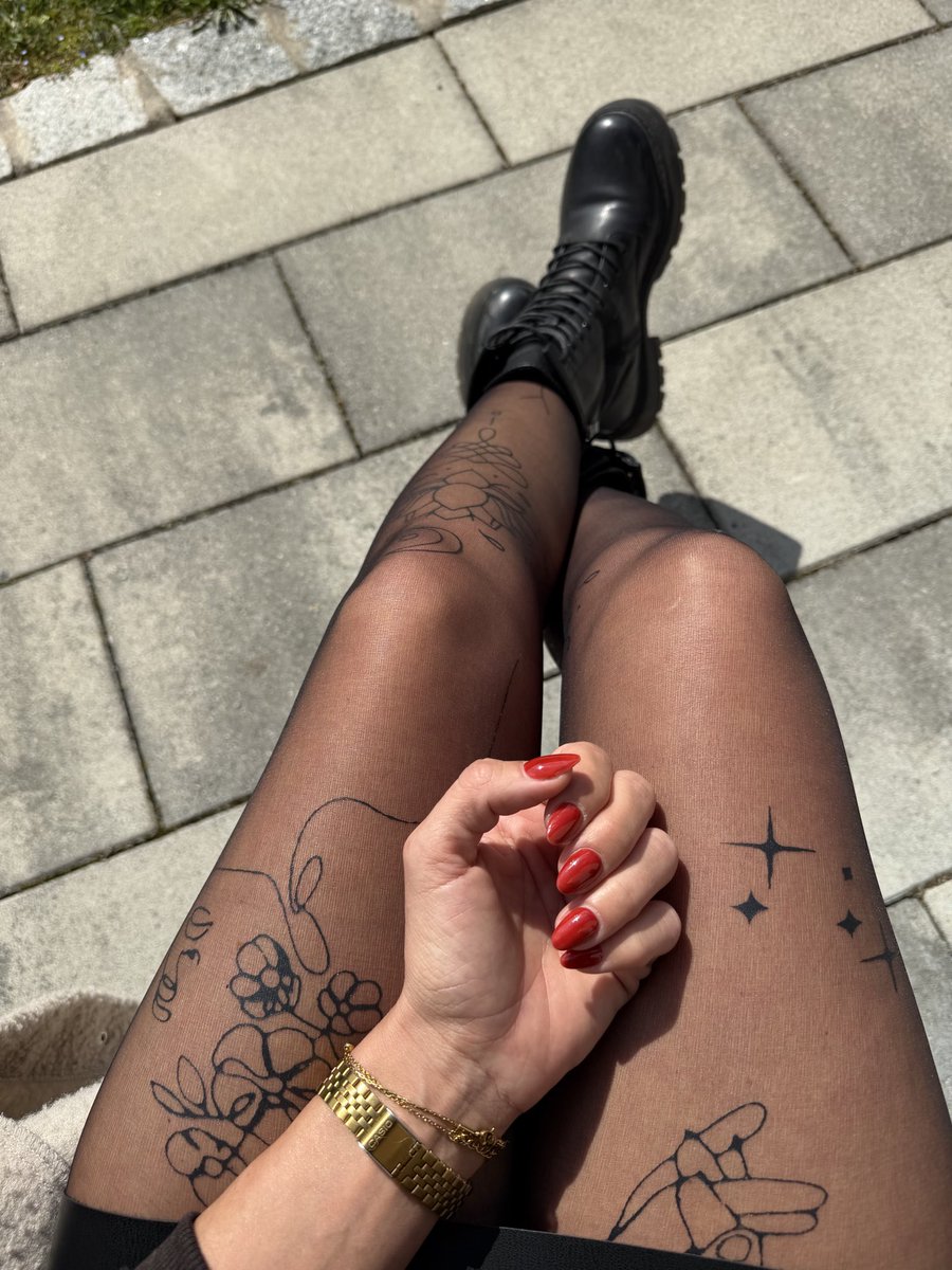 misspaulinanoir's tweet photo. Neue Nägel 💋💅 selbstverständlich zahlst du die 40€ 💸
#spoiled #payme #nailsdone #softdom #princessvibes #paypig https://t.co/xe9ti21IeP