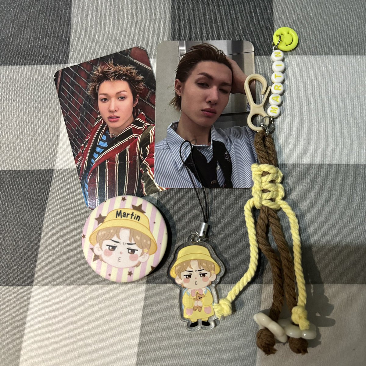 egiluyyy ini mantep mantep bgt freebiesnya min. kaga sia2 gw ikut war sampe tangan gw geter saking deg2an nya. sekarang juga bakal gw gantung ini semua di tas gw yg kaga seberapa itu. ALIAS GW MAU PAMER WKAWKAKQKWAA. makasih banyak ye min <a href="/corbetis/">corbetis</a> <a href="/jaeyoola/">yoola દᵕ̈૩ | REST.</a>