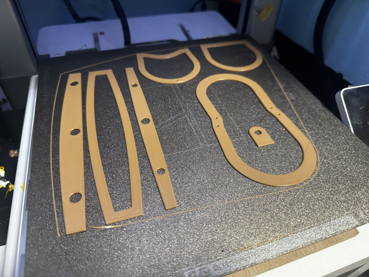 Tackles@革職人見習い tweet media