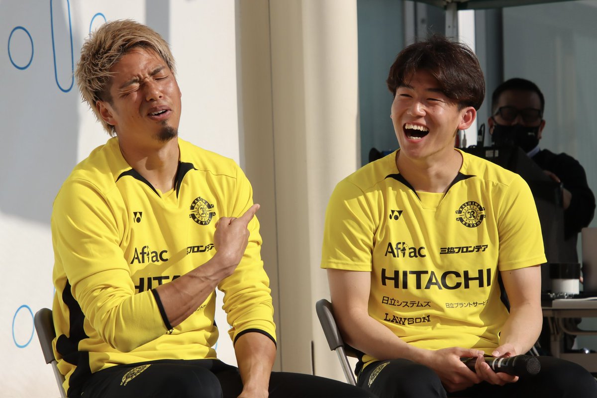 REYSOL_Official's tweet photo. 本日『三井ショッピングパーク ららぽーと柏の葉』でのトークショーに #永井堅梧＆ #山之内佑成 選手が参加しました✌️

イベント初参加のユウセイを何度もアシストした、頼れる先輩ケンゴ🙌
笑顔あふれる素敵な時間となりました☀️

お集まりいただいた皆さん、ありがとうございました！

#柏レイソル https://t.co/e3zish385g