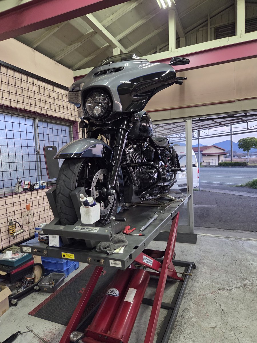 RambleMotorcyc1's tweet photo. ご紹介で前後タイヤ交換
ありがとうございます。

#ramblemotorcycle #四国 #愛媛県 #松山市 #バイク屋 #ハーレー #ハーレーダビッドソン #flhx #タイヤ交換 #mjバイク https://t.co/JG8aoaB9Ic