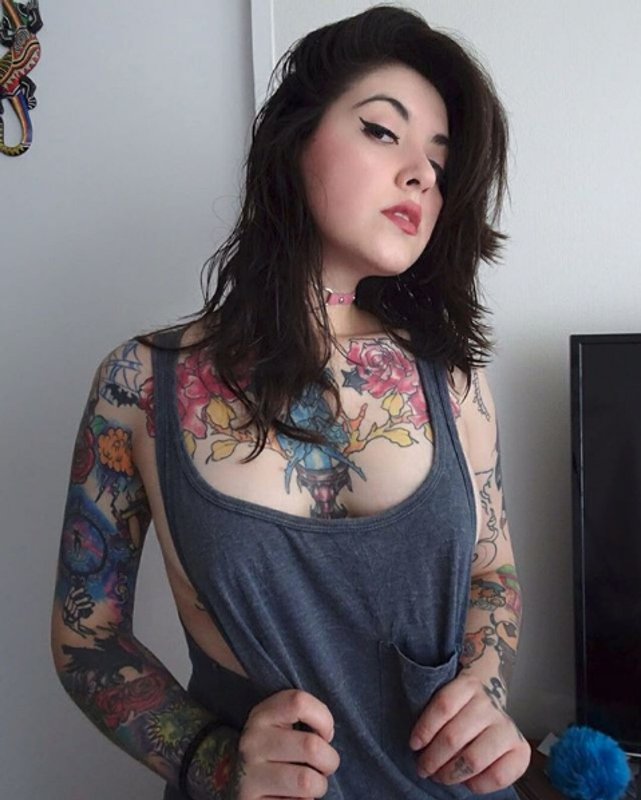 braless 12k tweet media