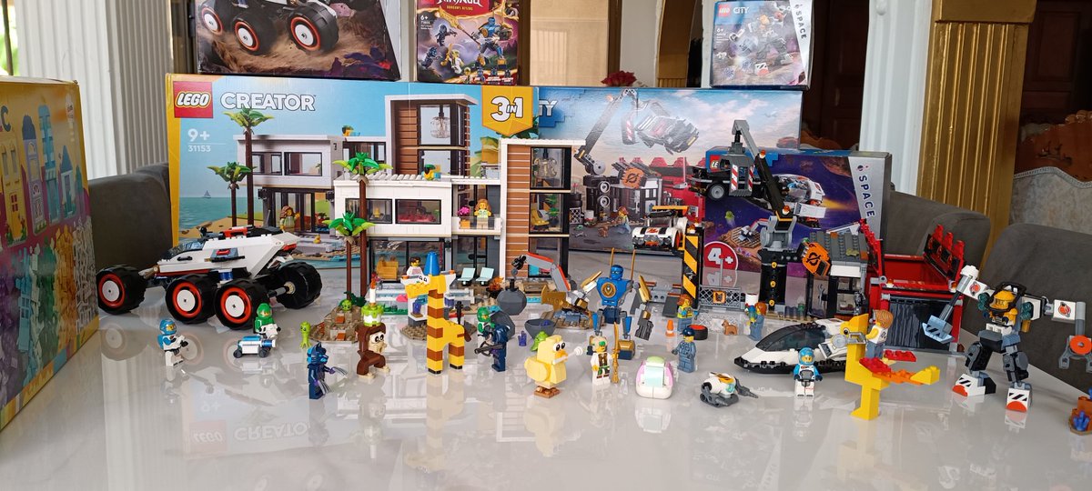 Rewayah's tweet image. My recent #LEGO assemblies. 😺

One LEGO City, four LEGO Creators (3 small "poly" bags (they are paper now), one small Ninjago, three LEGO Space (1 small), and one LEHO classic.

31153, 60472, 60431, 60429, 60428, 71805, 11035, 30689, 30690, 30503.

#LEGO
#LEGOCity
#LEGOSpace