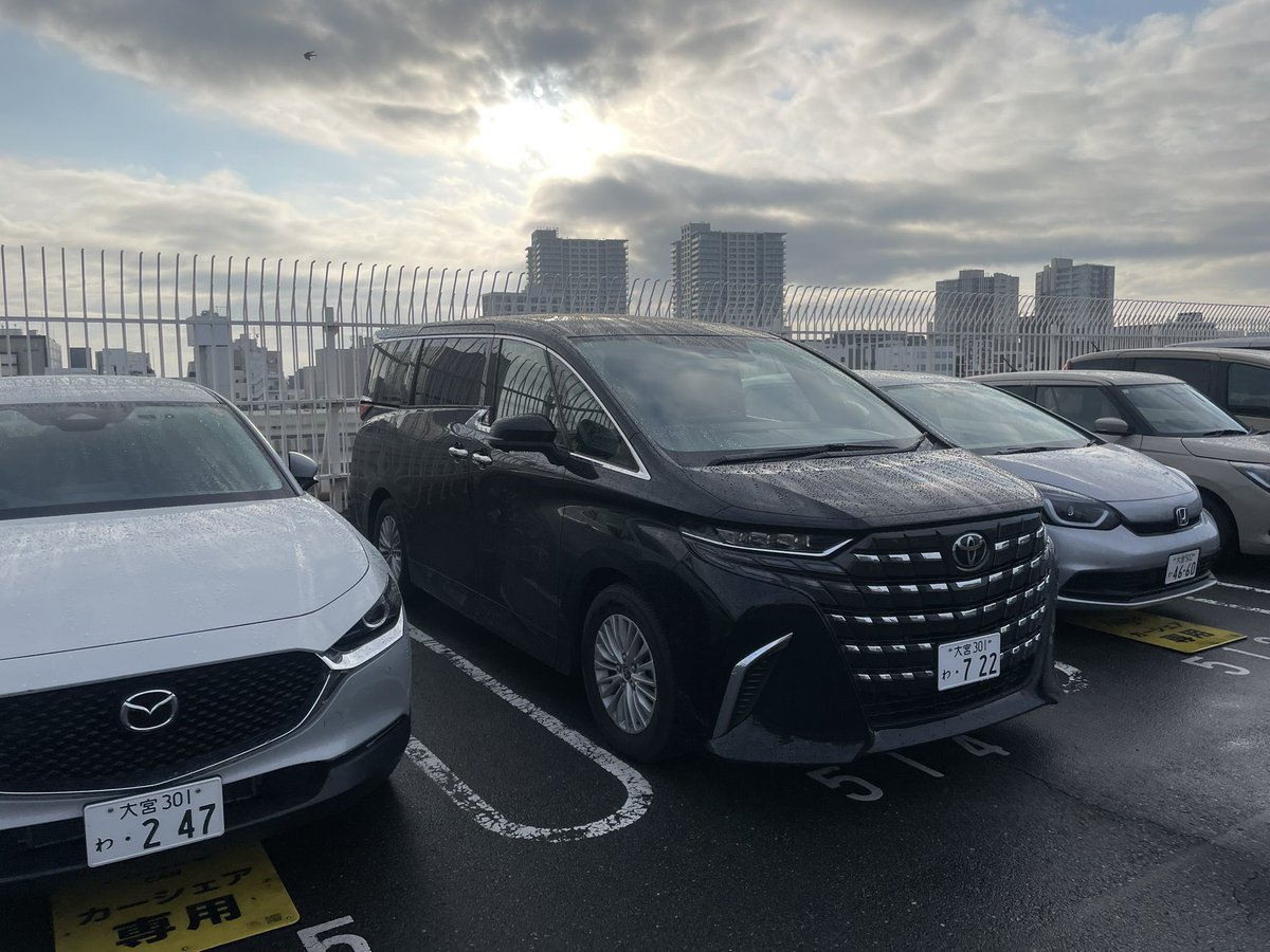 Anyca_naoki's tweet photo. タイムズカー。8人乗りアルファード。シ��トベンチレーションもオットマンも電動テールゲートもない。でもチャイルドシートのISOFIXが入りやすい。セパレートシートはISOFIXが見えないから取り付けに一苦労した。 https://t.co/u4kJISRaVd