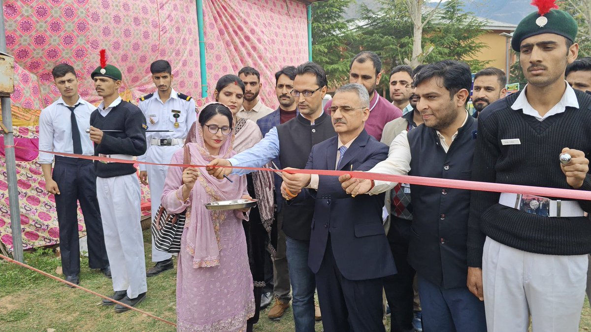 CentreDoda's tweet image. Job Fair Mela-cum-Entrepreneurship Programme under Mission YUVA sees massive youth turnout in Doda, with 500+ vacancies offered by top companies and on-spot placements boosting employment &amp;amp; startup opportunities.
#MissionYUVA #JobFair #Doda #Entrepreneurship @diprjk