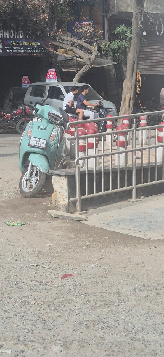 antrikshtyagi's tweet photo. Poor quality construction observed at the newly constructed DMRC station in Bhajanpura.The marble near the metro pathway has already started coming off.Requesting authorities to inspect the site and take immediate corrective action.
@OfficialDMRC @OfficialDMRC  #DelhiMetro https://t.co/bSHVHmJK7K