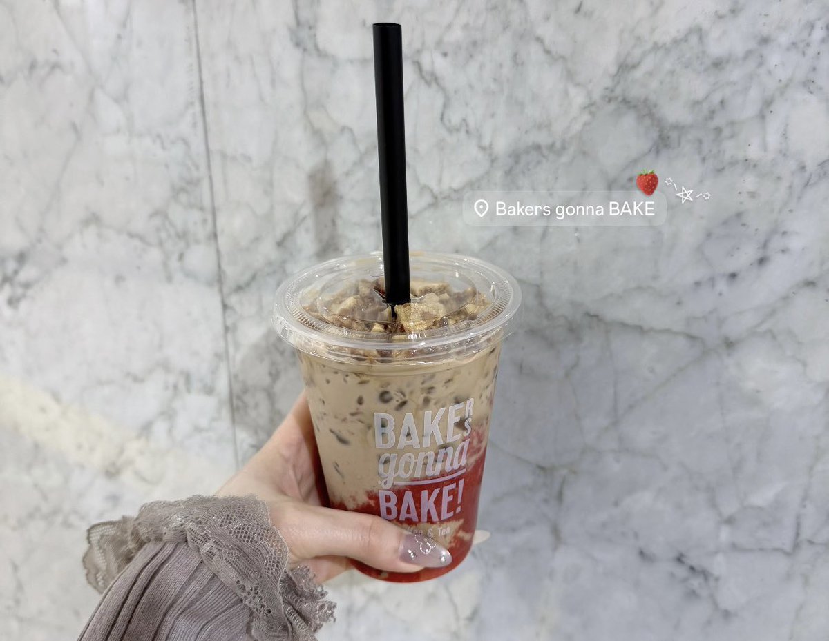 __OO782293's tweet photo. 念願のバズりミルクティー🥤❤︎

期間限定のいちごめっっっちゃ美味しくて毎日飲みたい(՞⸝⸝ᵒ̴̶̷᷄꒳ᵒ̴̶̷᷅⸝⸝՞)🍓🎀 https://t.co/8q3hYw5pLg