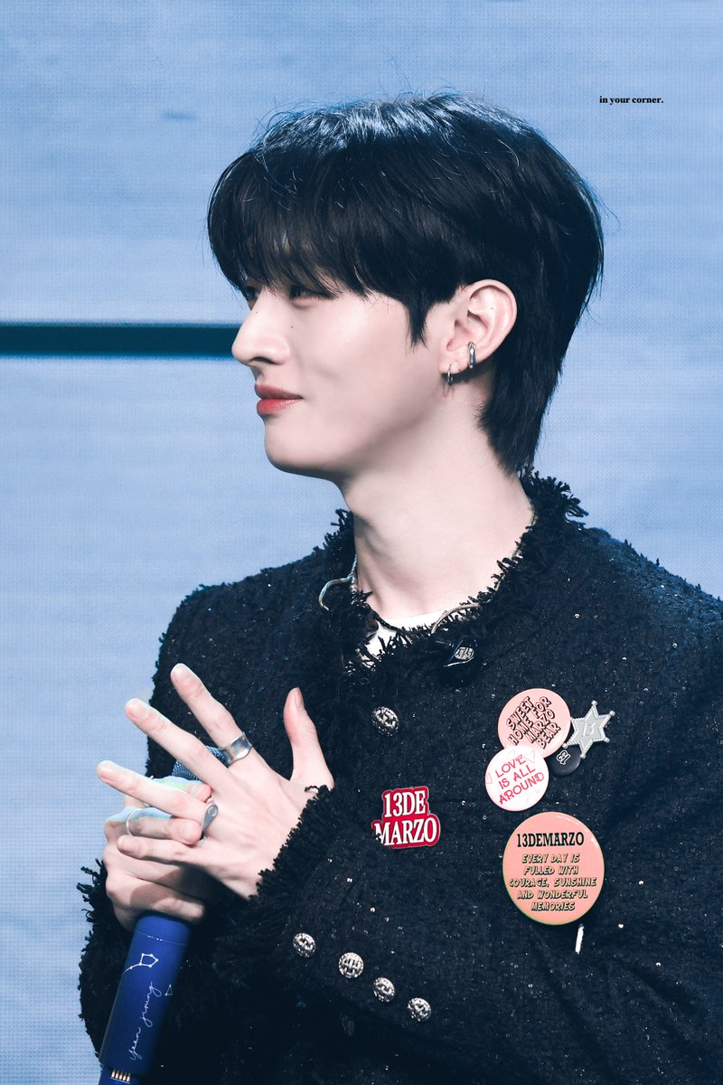 인유어코너 tweet media