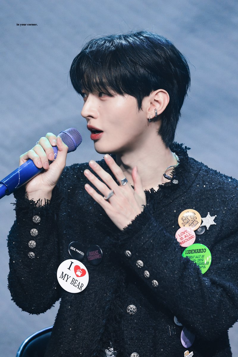 인유어코너 tweet media