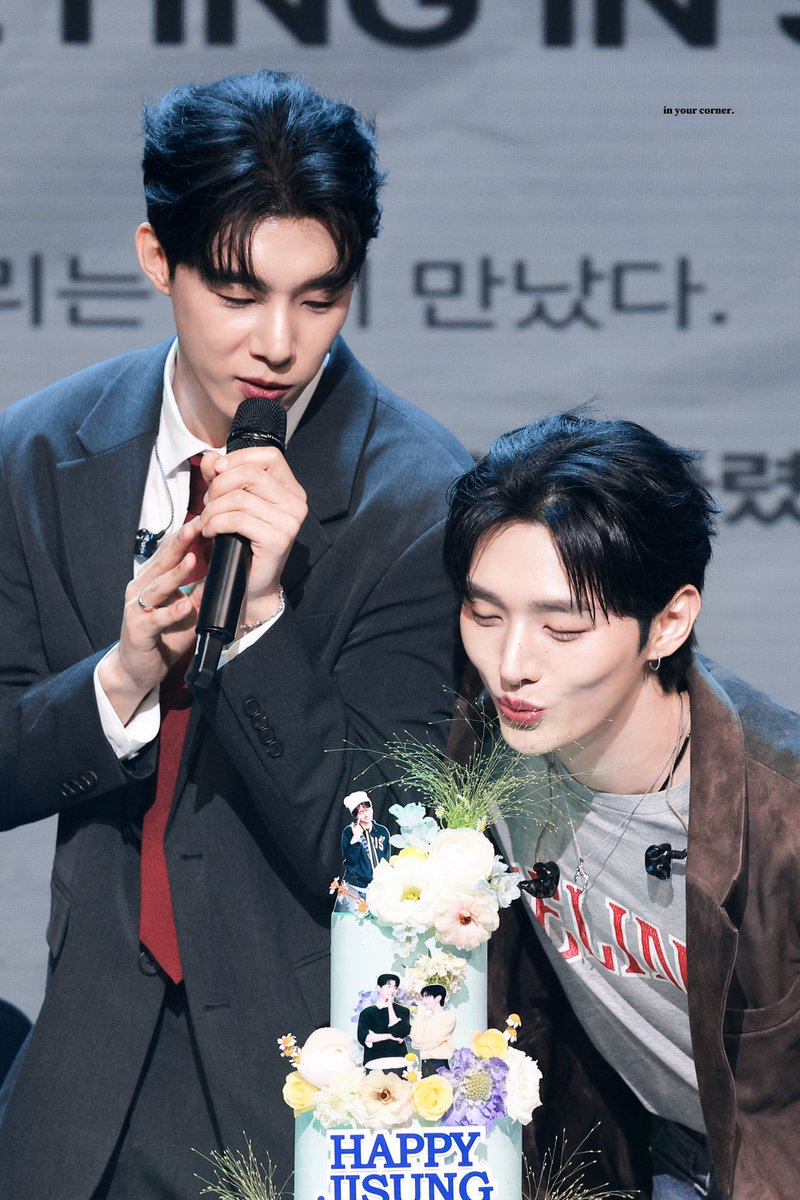 인유어코너 tweet media