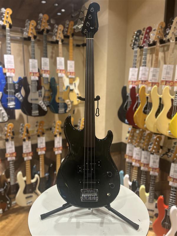 1484ssbs's tweet photo. 【中古】YAMAHA / BB2000F Black

BBシリーズを代表する名器BB-2000をベースに製作された希少なフレットレスモデルが入荷しました！！！

市場流通も少ないコレクタブルな一本❣

フレットレス特有の表現力を求めるプレイヤーにおすすめの一本です！！！

#YAMAHA #Fretless #bass https://t.co/mky4HHfgT5