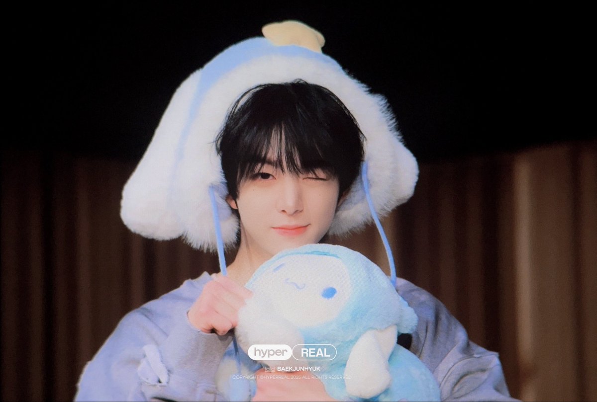 hyperreal tweet media