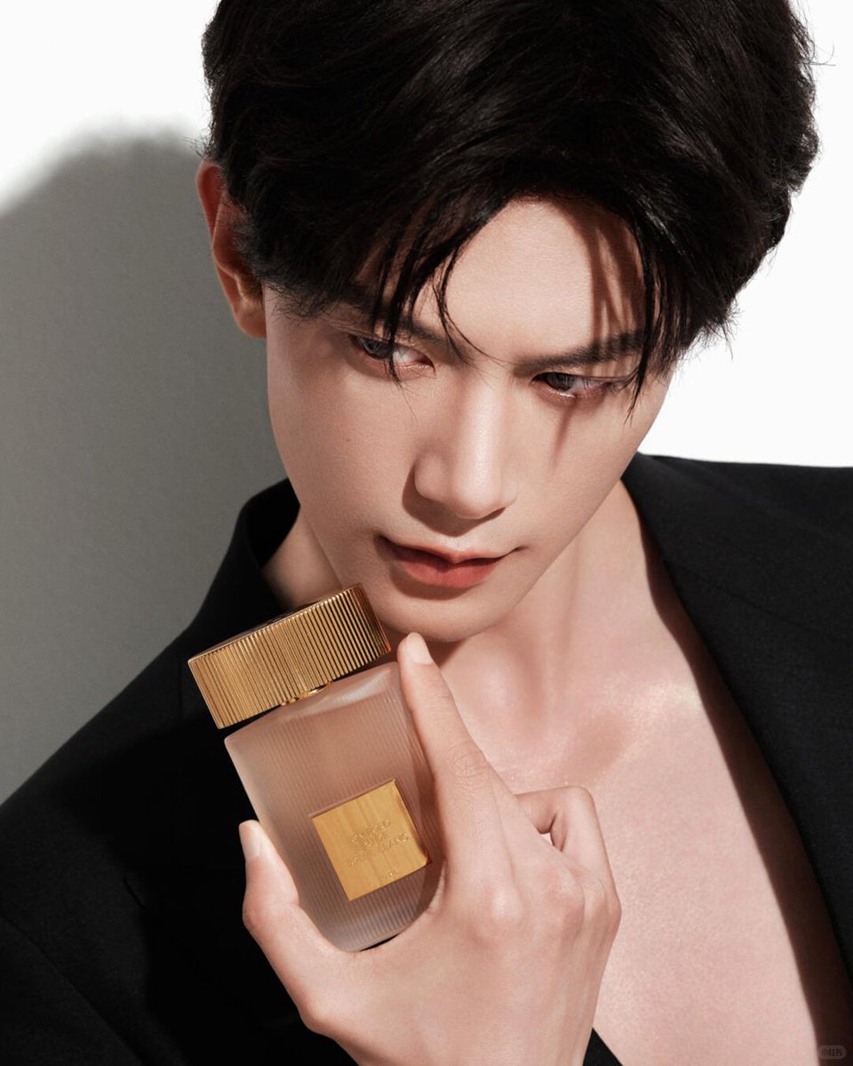 gzky_0306's tweet photo. ลุคหนุ่ม TOM FORD ไม่เคยทำให้ผิดหวังจริงๆ
#เติ้งข่าย https://t.co/sb8zxLnK21