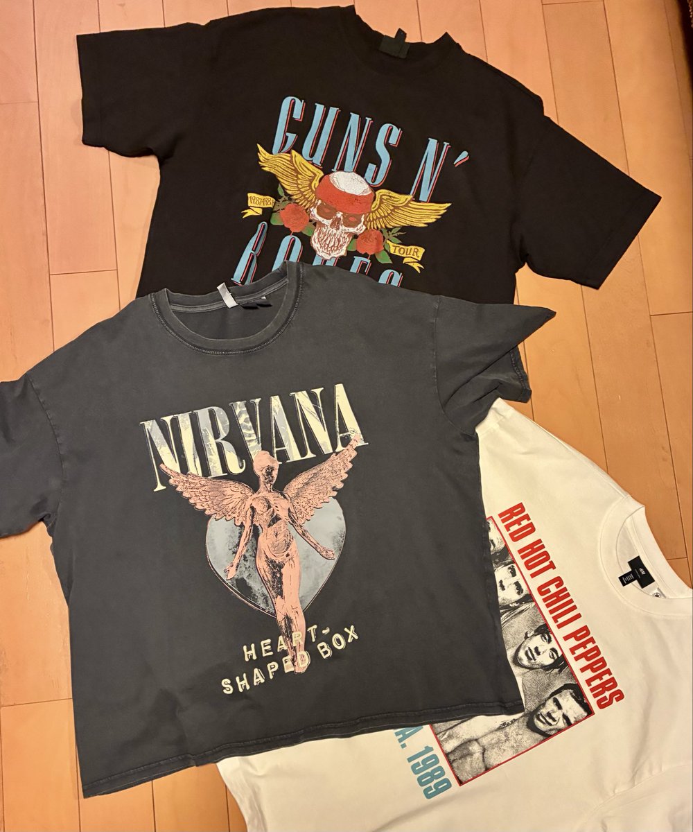どーしても欲しかったから人生ではじめてWomen's TシャツXL買った！
なんかドキドキした
今年フェスで着るぞ！