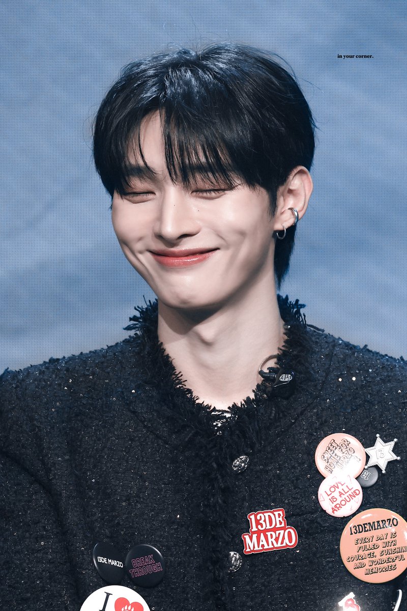 인유어코너 tweet media