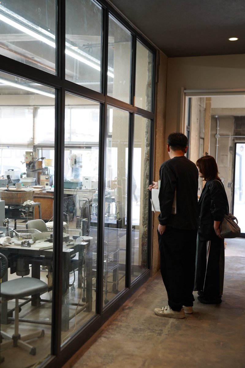 takumaobject's tweet photo. 初めてのオーダー会終了いたしました。
詫間宝石彫刻のクラフトツーリズムは、
甲府に「来る理由」をつくることを目指しています。

原石に触れ、自ら選び、
職人の手でかたちになるまでを体験する。

次回は4/11.12の２日間です https://t.co/Xglzkzhq8o
