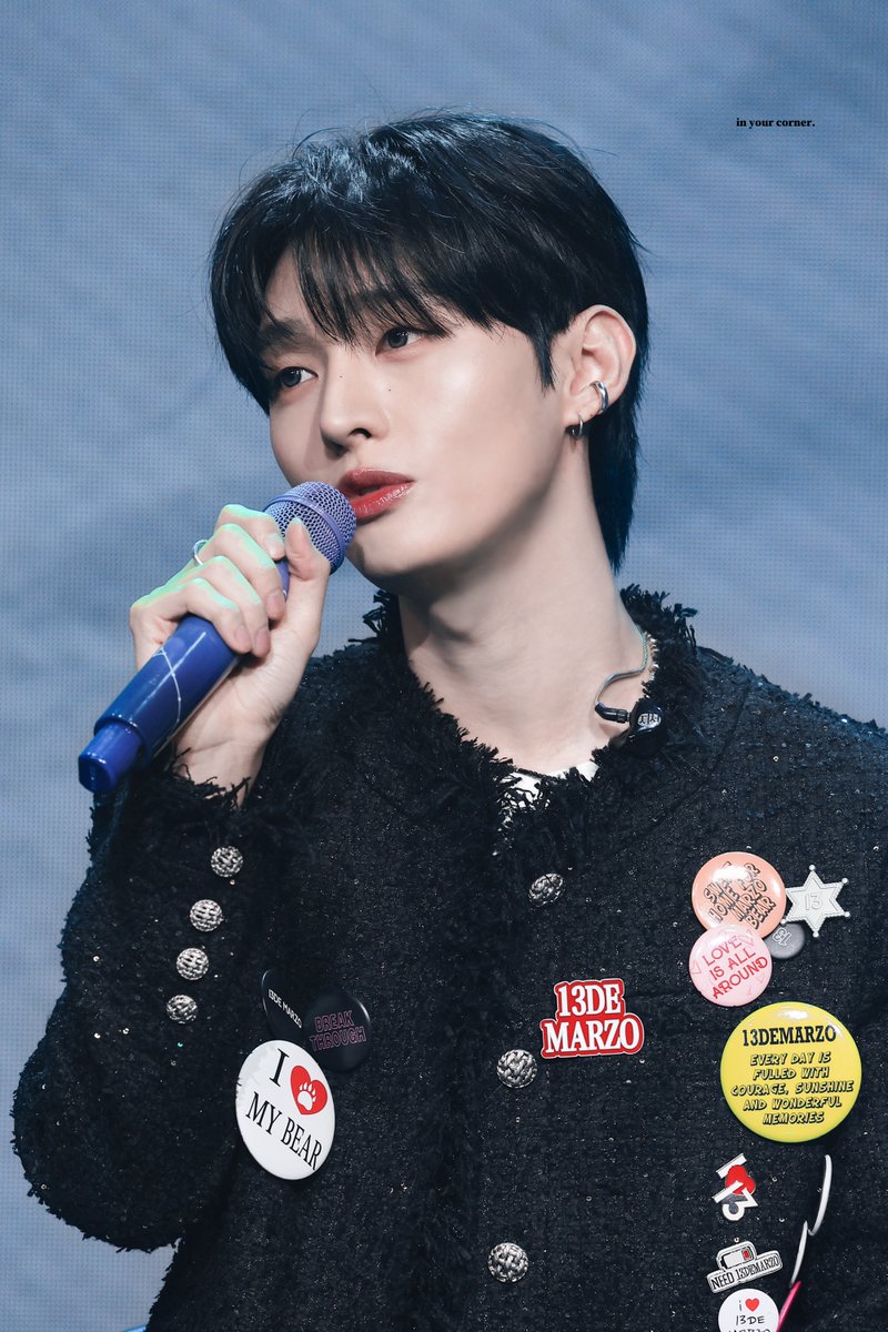 인유어코너 tweet media