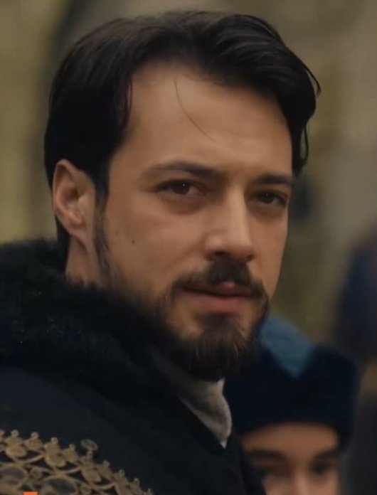 Ruhuma işleyen, beni tatlı duygulara sürükleyen, kalbimi ferahlatan sakinleştiren yumuşacık şefkatli bakışın, o kadar özelsin ki...

#MertYazıcıoğlu #KuruluşOrhan