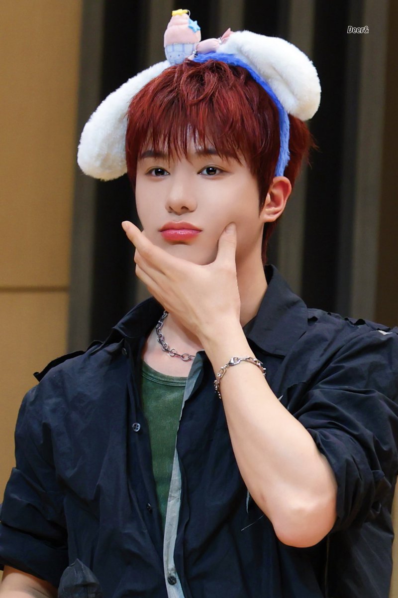 𝐃𝐞𝐞𝐫& tweet media