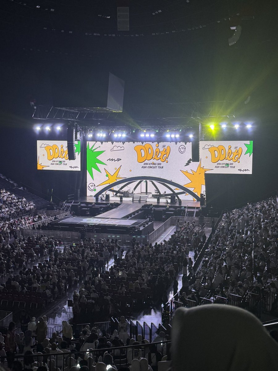 saejunnie's tweet image. Ikutan deh: POV Indonesia Arena cat 2 EXhOrizon Jakarta, sectionnya antara 2 yang gue tandain di seat map tapi rada lupa yg mana wkwk

Foto dan videonya ga dizoom, gue dapet rownya di tengah sih jadi ga di depan section banget #EXO #EXhOrizon_JKT #EXOPLANET6