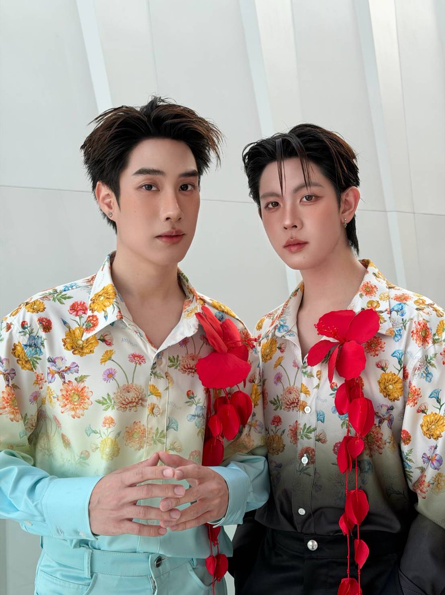 ลุควันนี้เป็นยังไงบ้างครับบ ขอคนละเม้นได้ไหมค้าบบ

TLEFIRSTONE EFF26 At ICONSIAM  
#EFF2026XTLEFIRSTONE