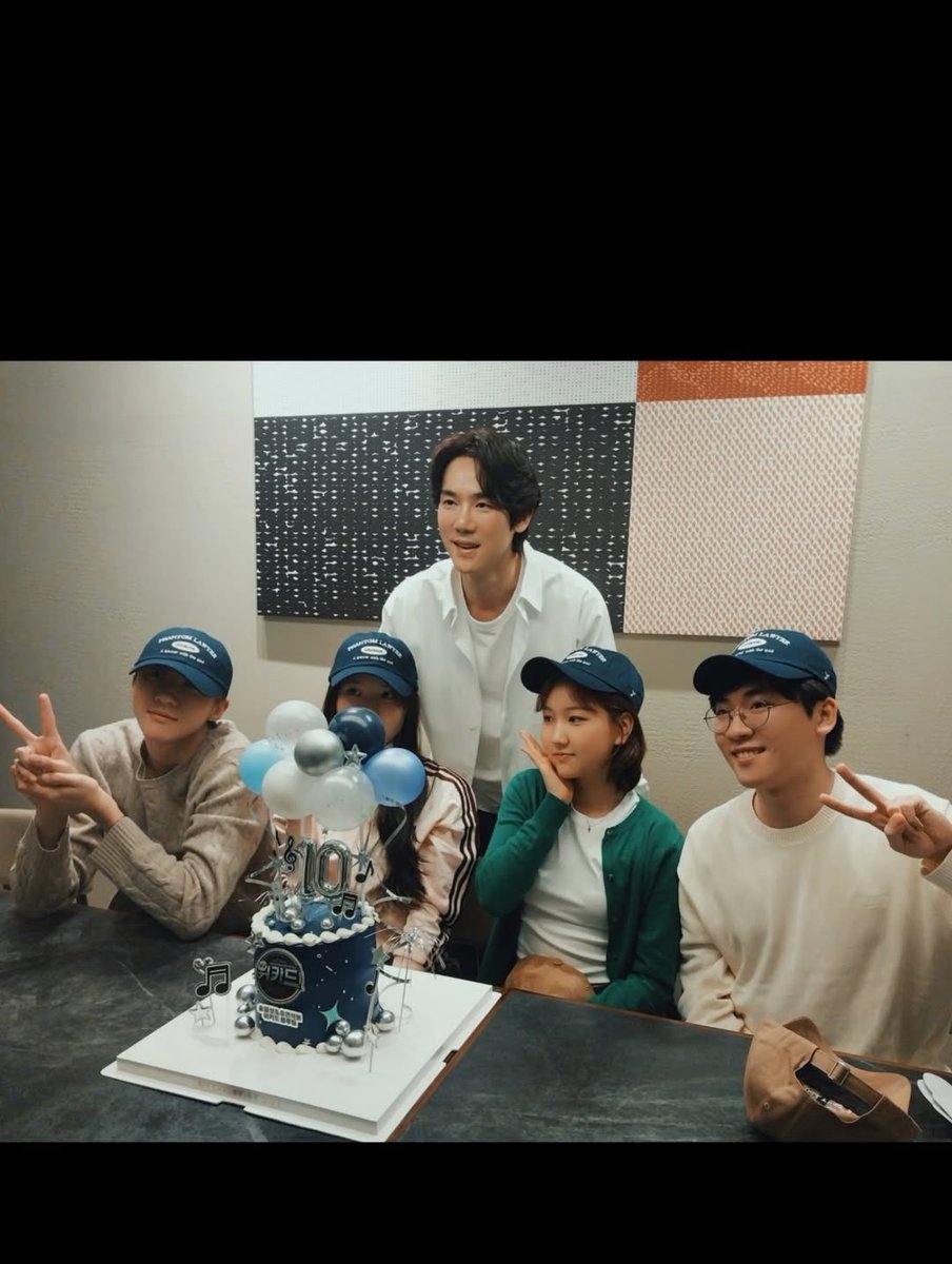 myysyoo_'s tweet photo. #YooYeonSeok’s #WEKid babies!!! 🥹
And they’re wearing #PhantomLawyer caps! He gave them #Hewdig caps back in 2024 too 🥹 https://t.co/yGPGc64koo