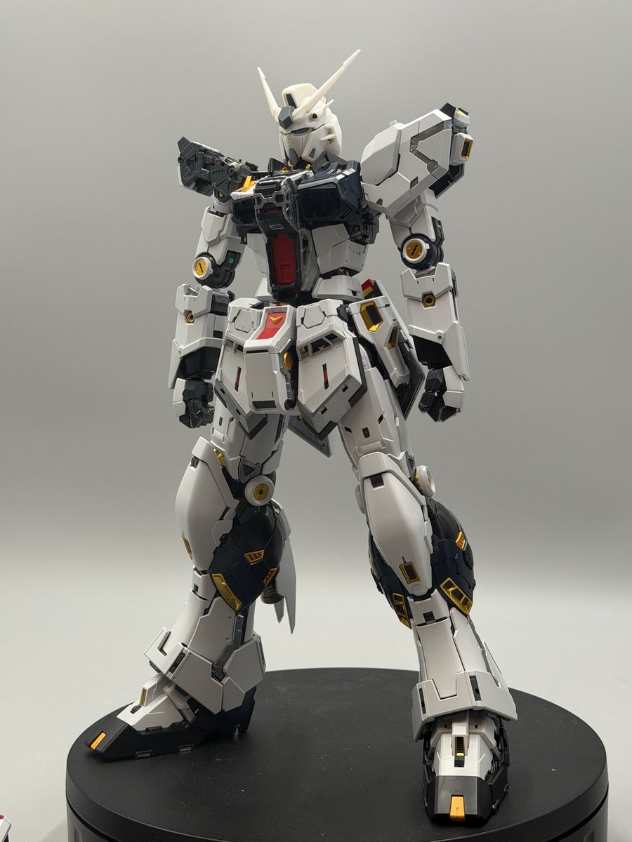 masa_14a_cs's tweet photo. 1/60 TX-FF アリュゼウス

量産型 νガンダムヘッド
兜部分を作り直し、劇中イメージに近づけたか

#閃光のハサウェイ #ファンアート #pgνガンダム https://t.co/pEaXQ7qJYJ