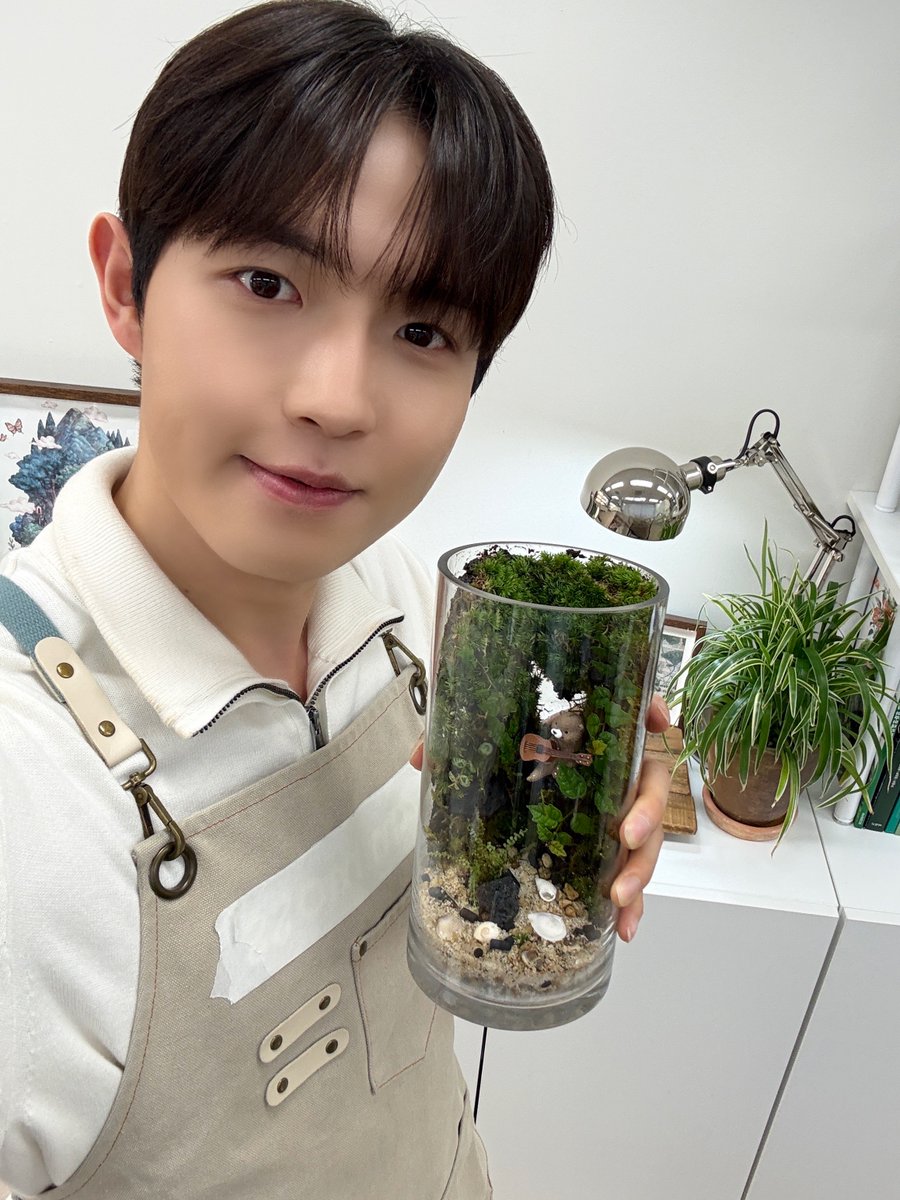 zzanzzam's tweet photo. 재환이는 참 예쁘네 
기타수달 담긴 테라리움도 잘 만들고 https://t.co/zzad6xf3eo