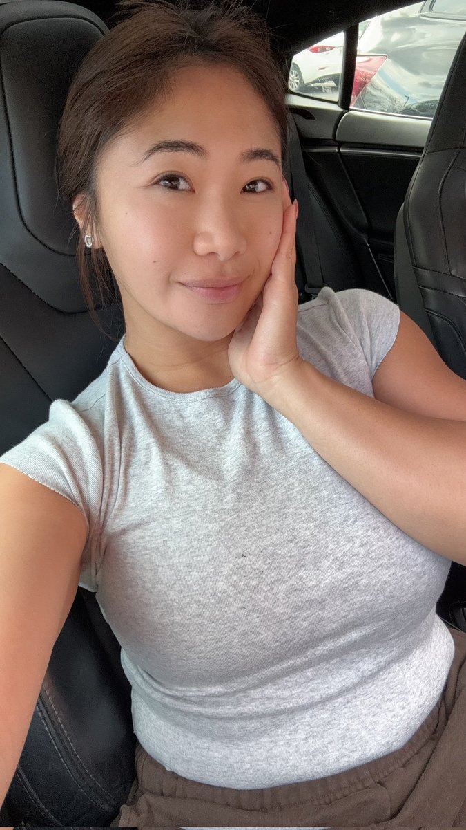 Ayla_0_2's tweet photo. Boyfriend requirements:
- 30+ years old
- texts back
- eats all my Vietnamese cooking
Me without makeup btw https://t.co/u6ljVb8XEx