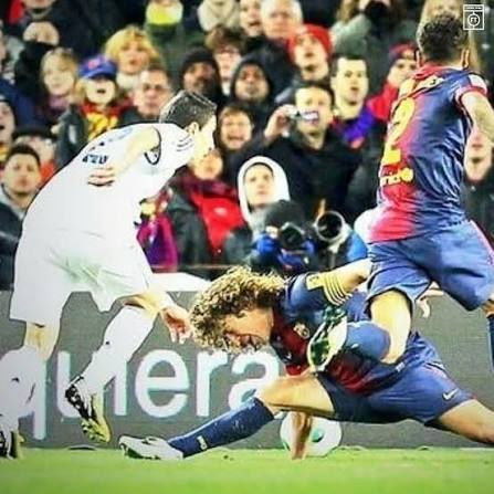 carcamal10's tweet photo. @GxlDeManutinho Humillacion dice ..🤣🤣 por cierto que gran pase atrás a nadie😅
Pensando en una humillacion real… la primera me vino a la mente https://t.co/V461ufQZSb