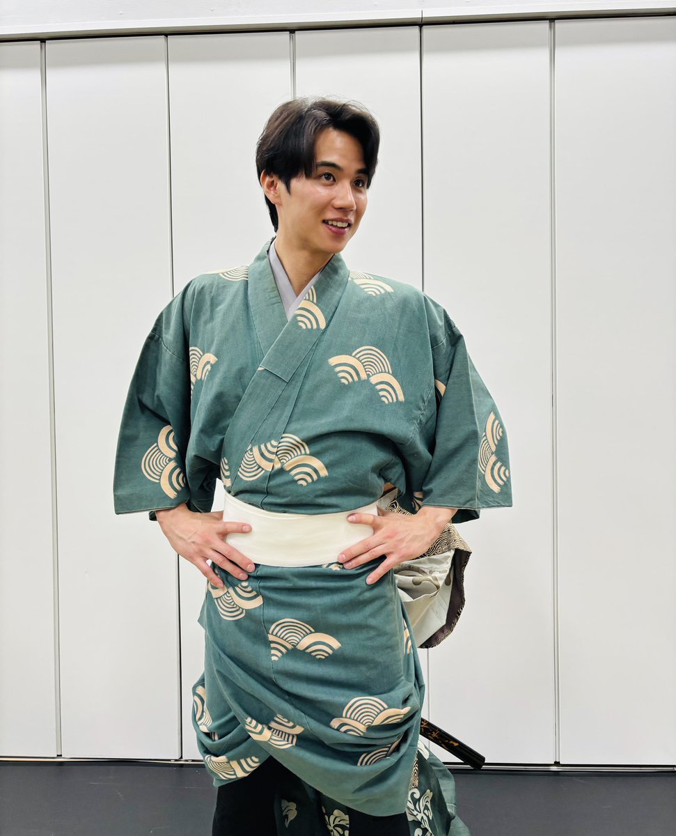 golden_music77's tweet photo. #柳谷参助　
「#酔剣」4／8〜12 ＠銀座・ #博品館劇場
実際にこの衣装を着ているのか劇場に確認しに来てください👀
かつらは被ります。今回は⚫️⚫️さない様にきをつけます、これも確認しに観にきてくださいね☺️
#衣装合わせ
#三郎右衛門
#さとる組
https://t.co/Ag1x4nXmvG
https://t.co/rz8Z5U2d2R https://t.co/A5SotpqYlL