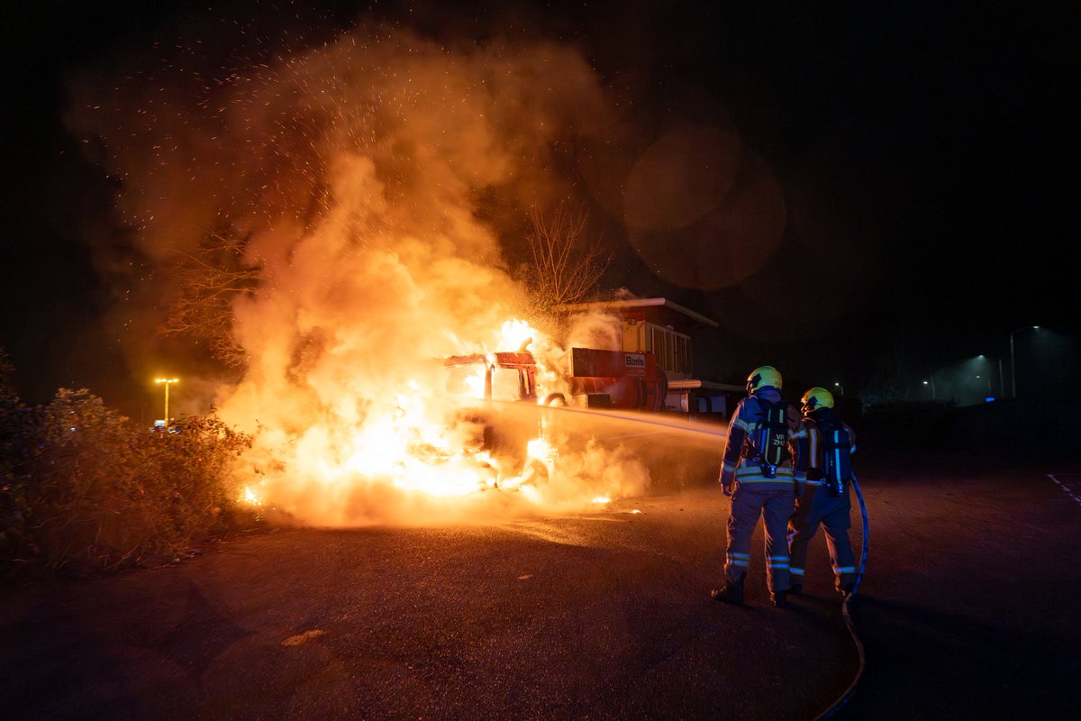 Geparkeerde vrachtwagen verwoest door brand in Gorinchem