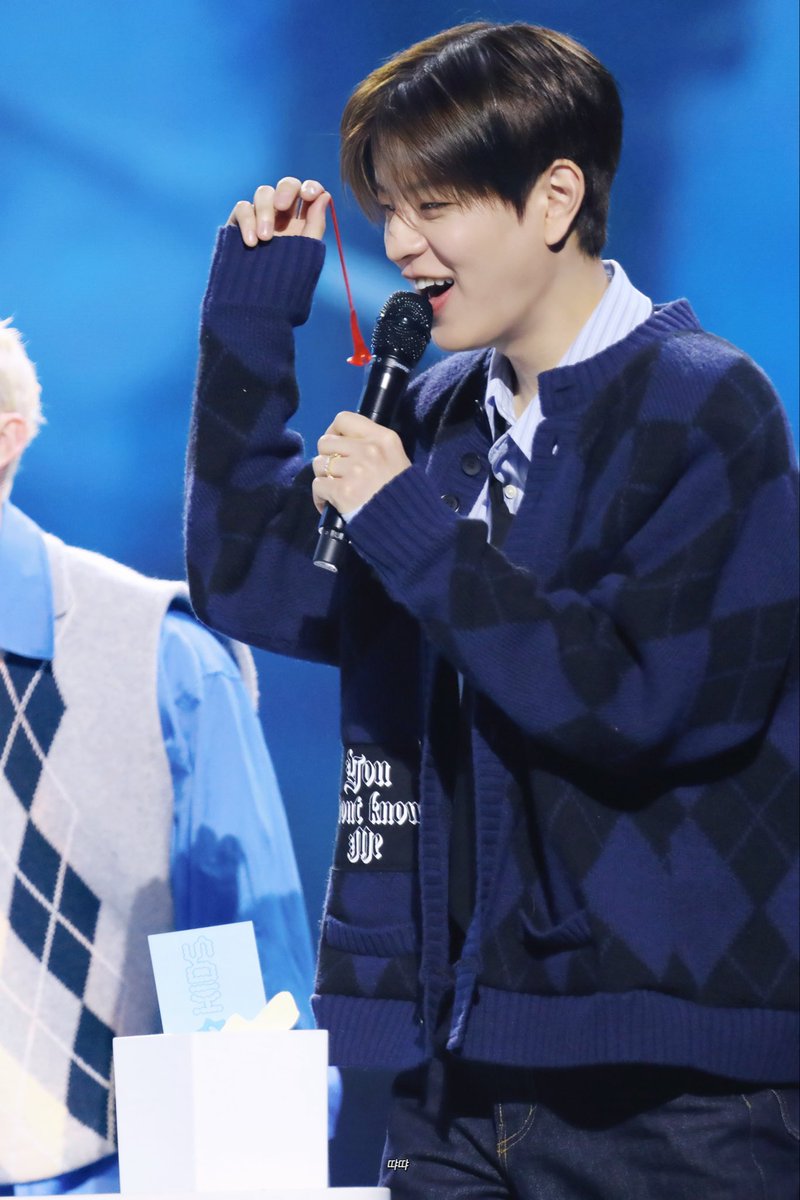땨땨 tweet media