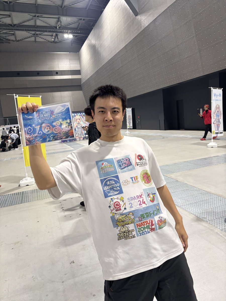 uemrtnosmn's tweet image. AQAの集写メ急いで行ったらなんか来たｗ

なんで鍵閉めなんだよｗｗｗ