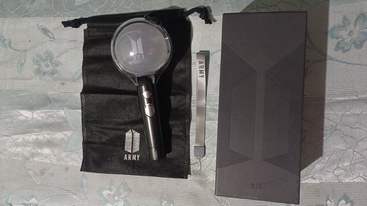 JM_Nanticha's tweet photo. #ตลาดนัดบังทัน ปล่อยแท่งไฟเวอร์ SE 600 บาทรวมส่ง ได้ของตามภาพเลยค่ะ ไม่เคยใช้งาน สภาพดีมากค่ะ เรามีของแถมจัดเต็มให้ด้วยนะคะ https://t.co/ji95ZA0p8m