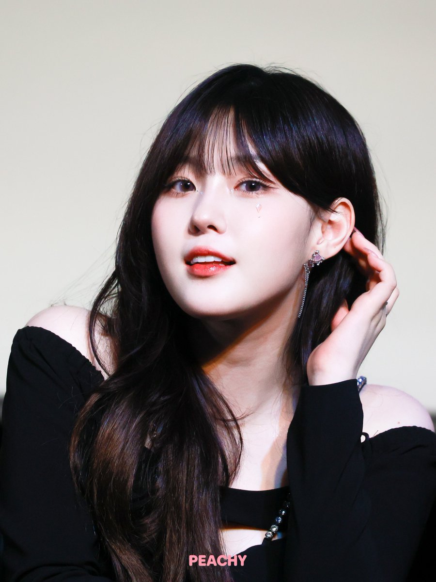 ᴘᴇᴀᴄʜʏ tweet media