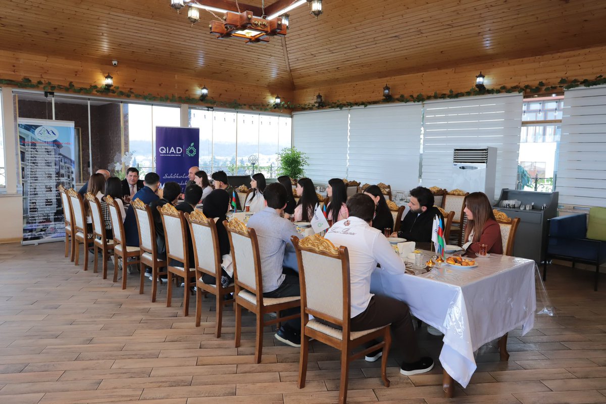 qiadaz's tweet photo. Quba İş Adamlarına Dəstək-QİAD @qiadaz Platformasının  təşkilatçılığı ilə 59 saylı Quba seçki dairəsinin Millət vəkili, professor Əlibala Məhərrəmzadə #GəncQİAD üzvləri ilə görüş keçirdi. https://t.co/lT0YDPKWQi