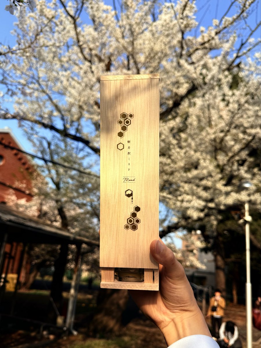 chikuma_offical's tweet photo. 第6回日本ミードフェスタにお越しくださり、ありがとうございました。

ちょうど、桜も咲いてイベント日和！
お客様と直接お会いすることは、造り手としても非常に刺激になる体験でした。
今後ともミード業界、そして軽井沢ミードをよろしくお願いします。

#日本ミードフェスタ
#お酒
#蜂蜜
#ハチミツ https://t.co/FG14idrsXi