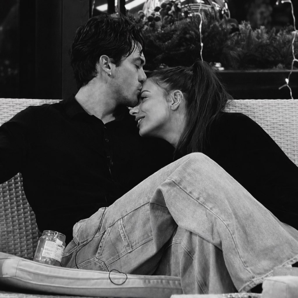 esaurita sono💘 tweet media