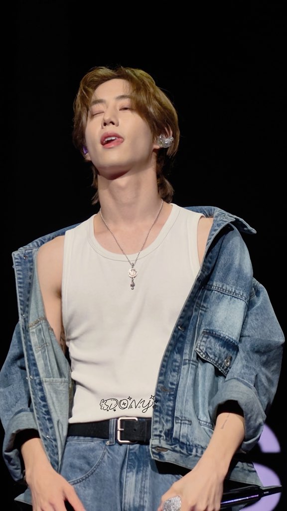 YingdongH72233's tweet photo. sexy Mark😍
#段宜恩 
#MarkTuan  #MarkTuanTheShapeOfYou_Macau https://t.co/MVFLrF6J3w