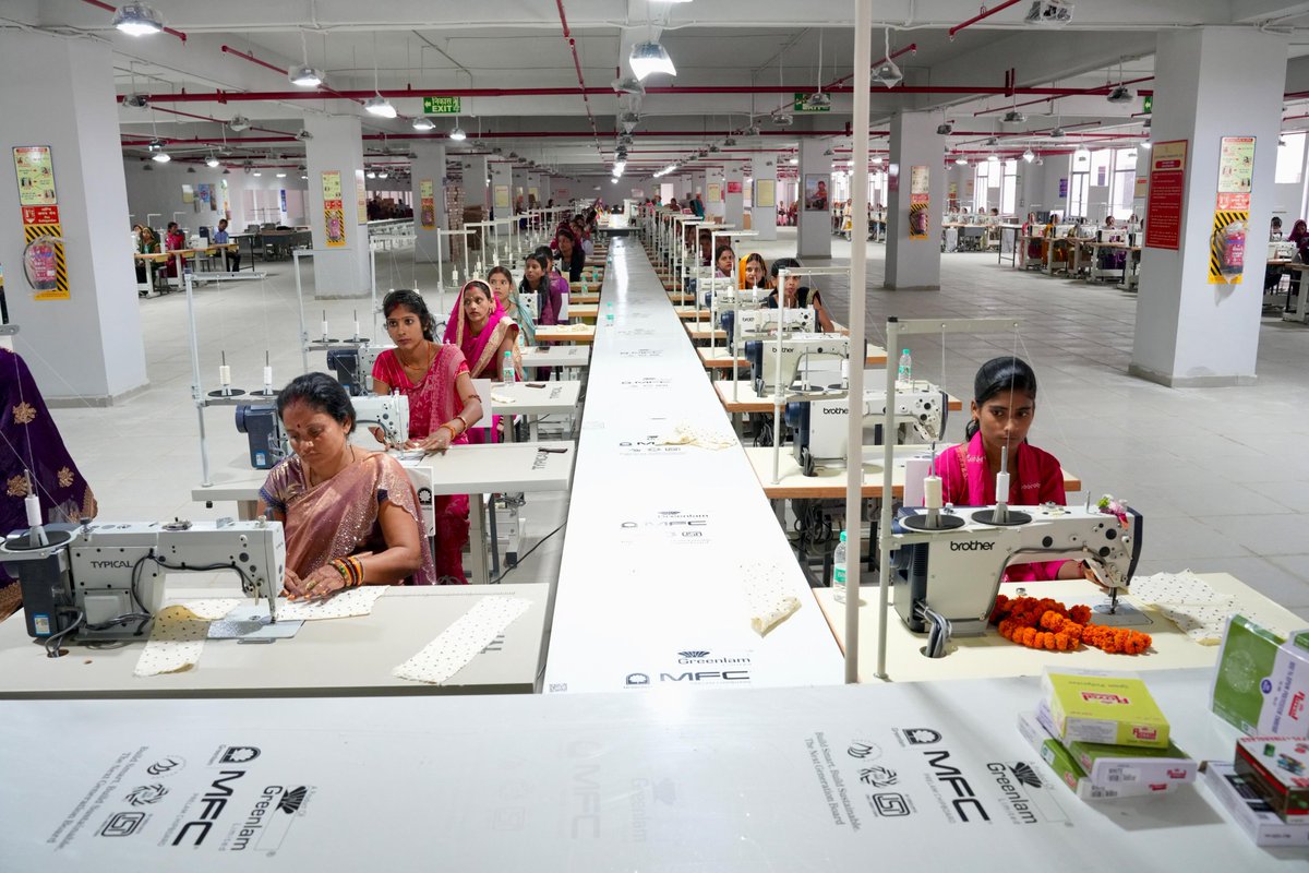 BiharInfraTales's tweet photo. 🚨Newly inaugurated textiles and leather factory by Savi Global Fashion. 

They have invested around ₹400 crore in the Pandaul Industrial Area of Madhubani. https://t.co/E9vGPkUuYN