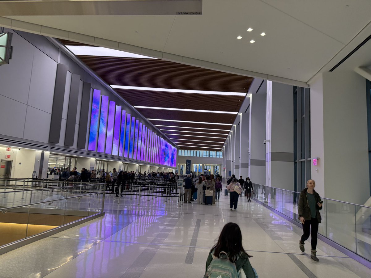 taylorlehman's tweet photo. LGA terminal C. Arrived 6:38am, through security 6:50am.

Cc: @vishnusivaji https://t.co/4wACZPUEXJ