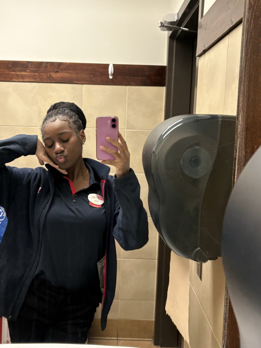 my world ♓︎ tweet media