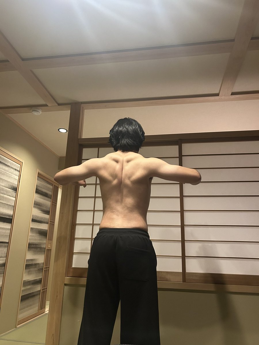 今日は旅行に来てるから
腕立て50回
体重??