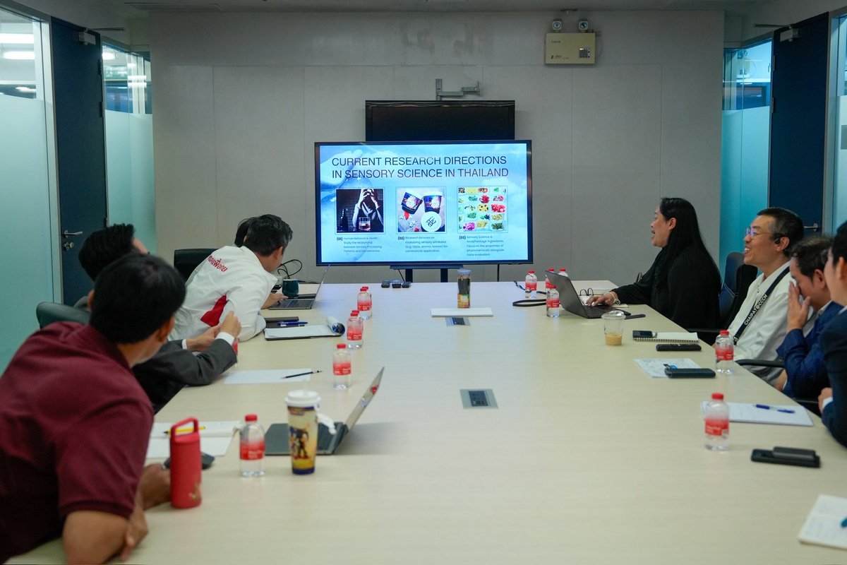 กระตุ้นประสาทสัมผัส ปลุกนักวิจัย ยกระดับทุนมนุษย์

ขอบคุณทีมงานนักวิจัยที่ทำงานเชิงลึกที่เข้ามาแลกเปลี่ยนกับผมเกี่ยวกับโครงการที่จะเป็นจุดเปลี่ยนสำคัญของทุนมนุษย์ในบ้านเราครับ เป้าหมายของพวกเขาคือการพัฒนาทรัพยากรมนุษย์ในทุกมิติ