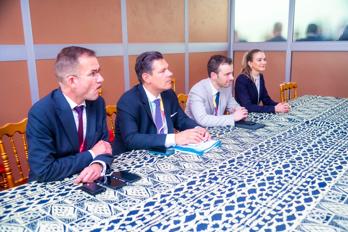 StandigeG's tweet photo. Neben den @wto-Sitzungen bei #MC14 führt unser Team-Austria-Delegationsleiter @gruber_severin  täglich Bilaterals mit anderen @wto-Mitgliedern durch - bisher u.a. mit  Australien, Saudi-Arabien, den VAE und Deutschland. Weitere geplant. Danke für die konstruktiven Gespräche! https://t.co/htylk7LHpg