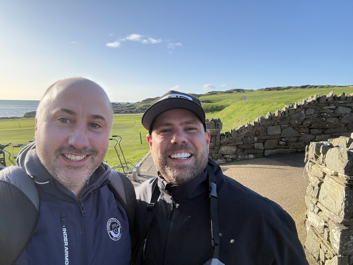 michaeldonnell5's tweet photo. Great to meet the gentleman @nicoleonardvdh at @ardglass golf club this morning…. Even though you were freezing you were great craic https://t.co/8NK0IcyNfY