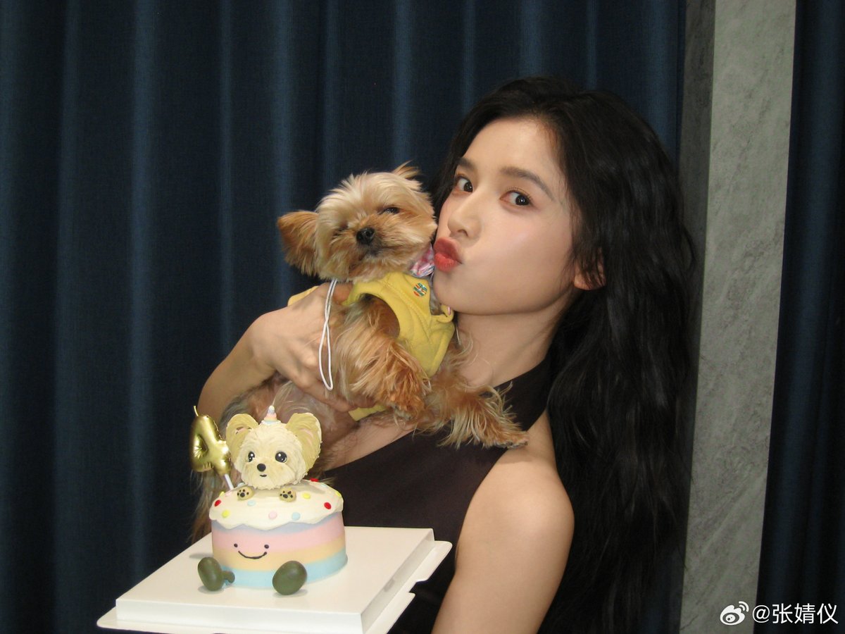 𝖟𝖆𝖟𝖆 tweet media