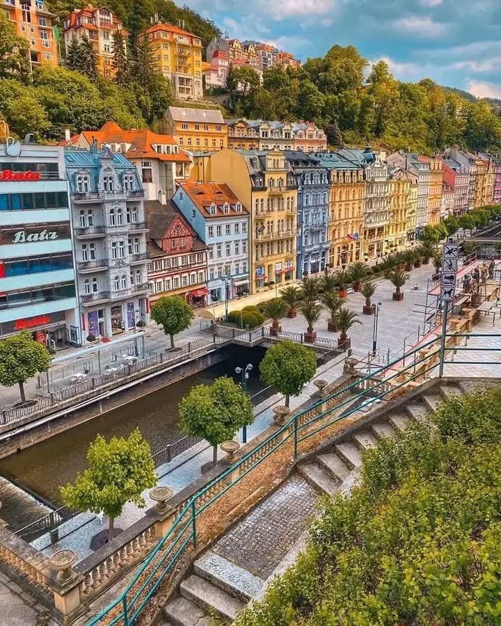 Earthglory tweet media