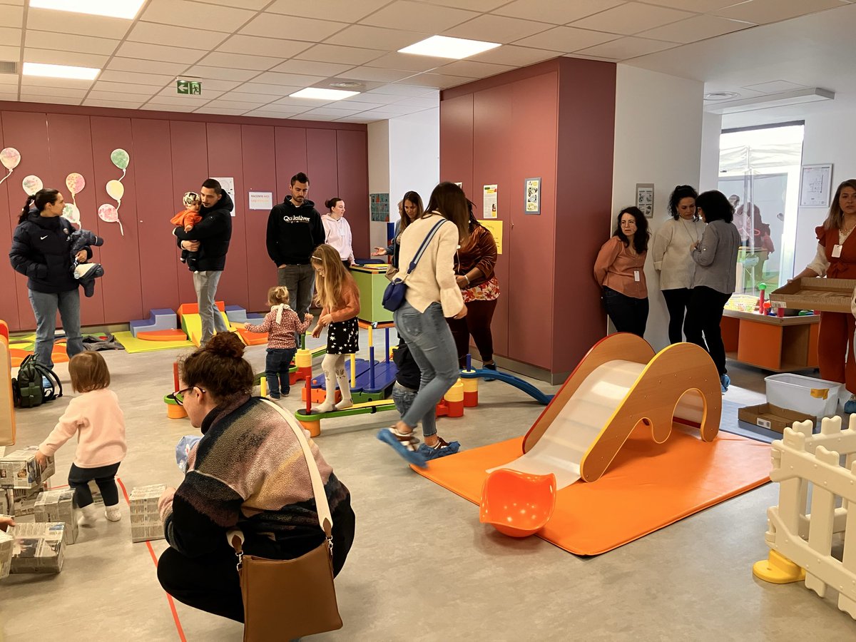 jpm_lagny's tweet photo. Ce matin, le Relais Petite Enfance de @VilledeLagny proposait une matinée découverte.
Plus de 50 enfants et leurs familles ont découvert ce lieu dédié aux tout-petits.
Un beau moment d’échange pour Audrey Dikbas, nouvelle adjointe à la petite enfance, aux côtés d’Émilie Neilz. https://t.co/c5bnFgeMuV